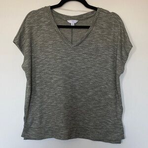 🩷🩵Time and Tru Olive Heather V-Neck Short Sleeve Knit Top
